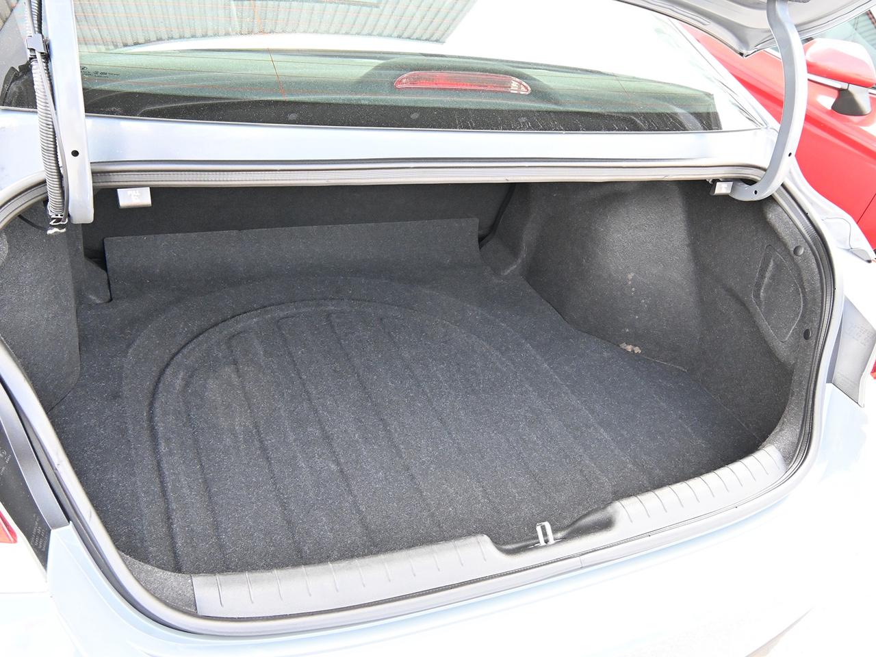 2022 Hyundai Elantra Preferred ~Heated Seats + Wheel ~Camera ~Moonroof Photo