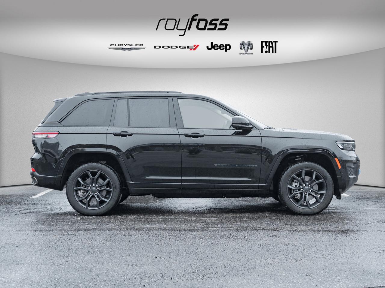 2023 Jeep Grand Cherokee 4xe 30th Anniversary Photo