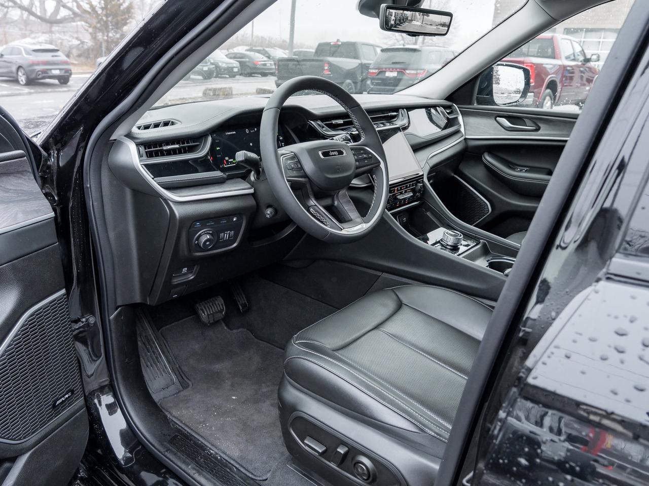 2023 Jeep Grand Cherokee 4xe 30th Anniversary Photo