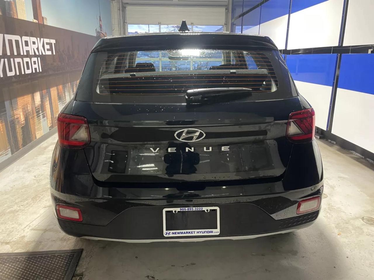 2021 Hyundai Venue Essential Photo4