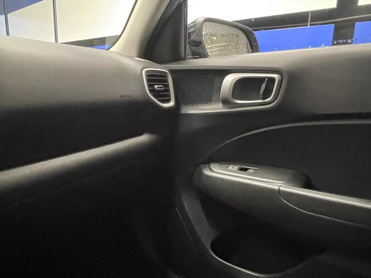 2021 Hyundai Venue Essential Photo