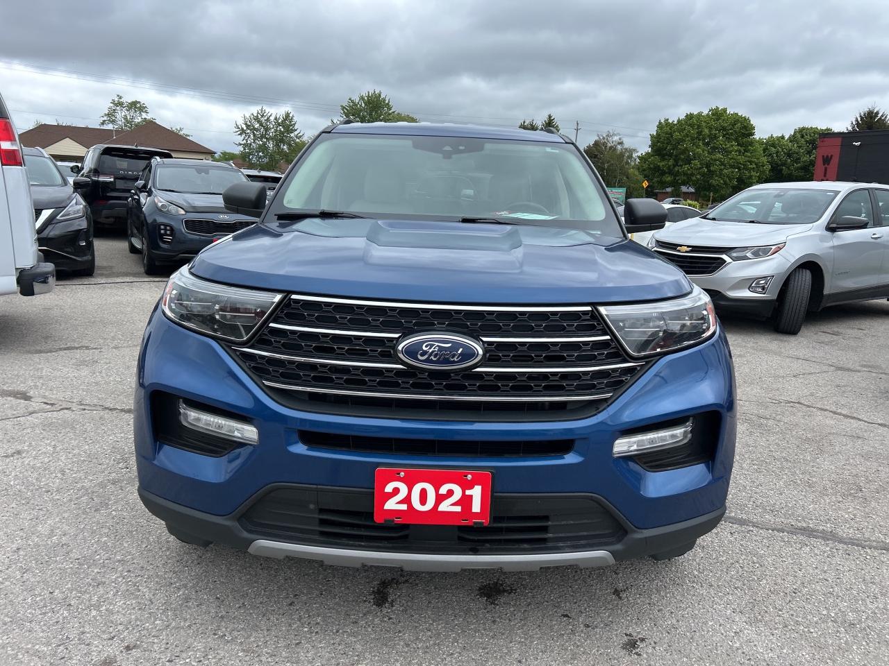 2021 Ford Explorer XLT, CLEAN CARFAX, HEATED LEATHER, REMOTE START! Photo2