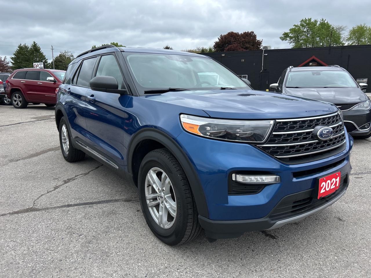 2021 Ford Explorer XLT, CLEAN CARFAX, HEATED LEATHER, REMOTE START! Photo3