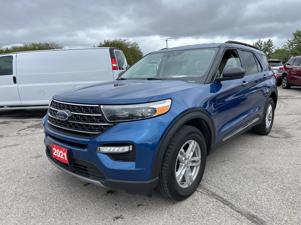 2021 Ford Explorer XLT, CLEAN CARFAX, HEATED LEATHER, REMOTE START! Photo