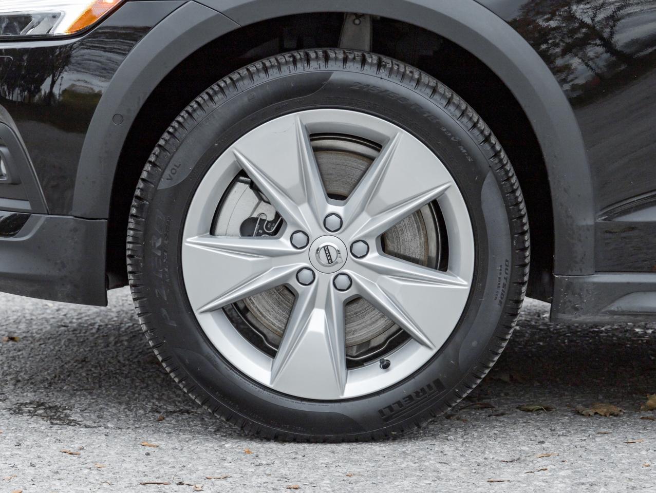 2025 Volvo V60 Cross Country B5 AWD STATION WAGON  VOLVO CPO  NEARLY NEW Photo3