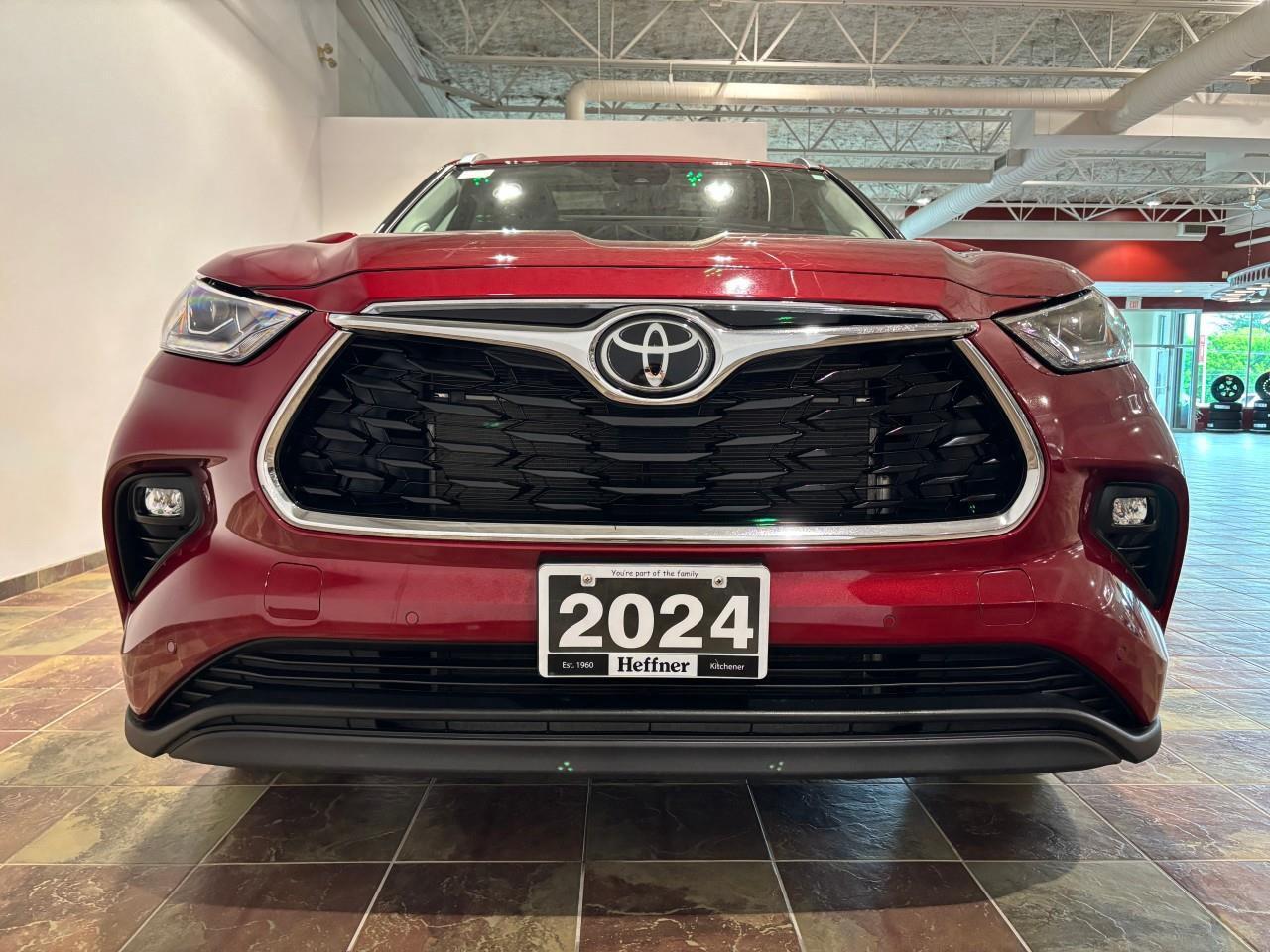2024 Toyota Highlander LIMITED  Photo3