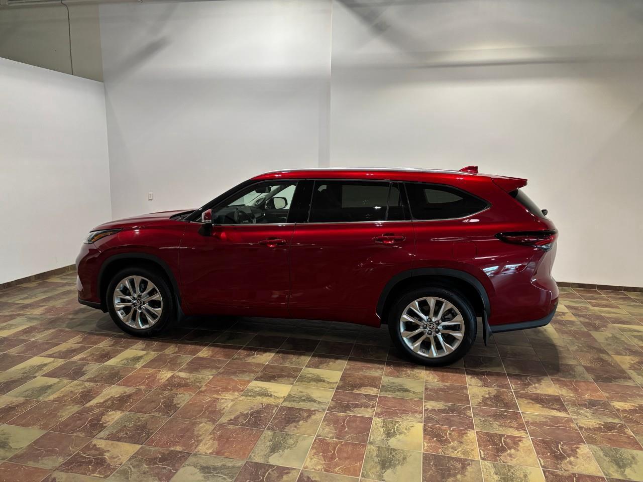 2024 Toyota Highlander LIMITED  Photo4