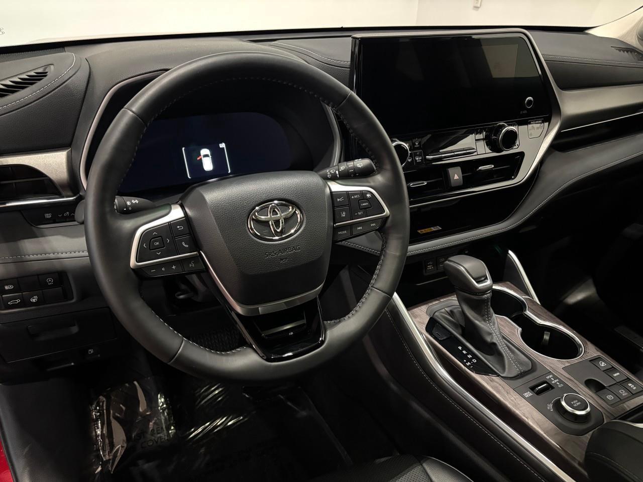 2024 Toyota Highlander LIMITED  Photo