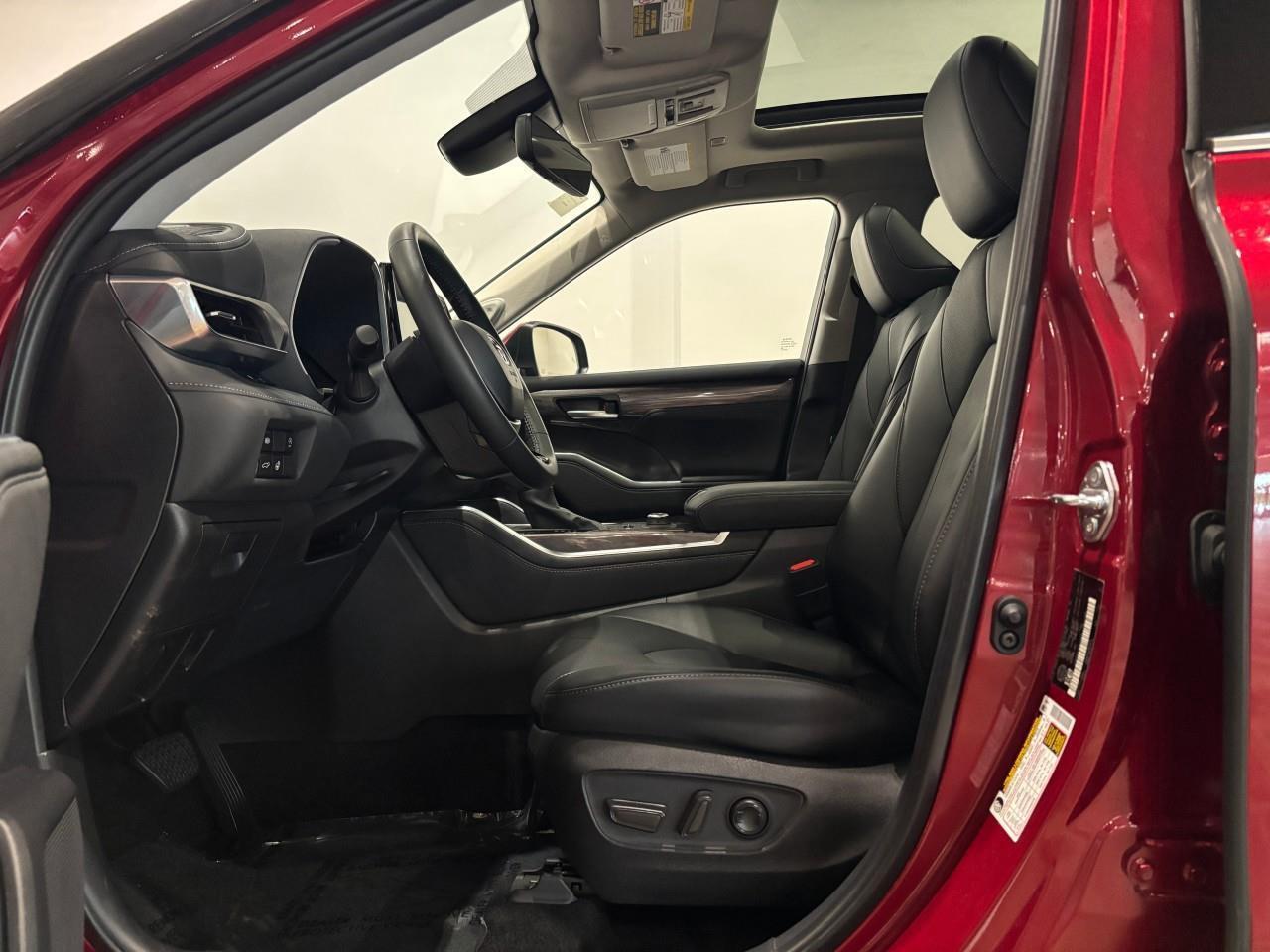 2024 Toyota Highlander LIMITED  Photo