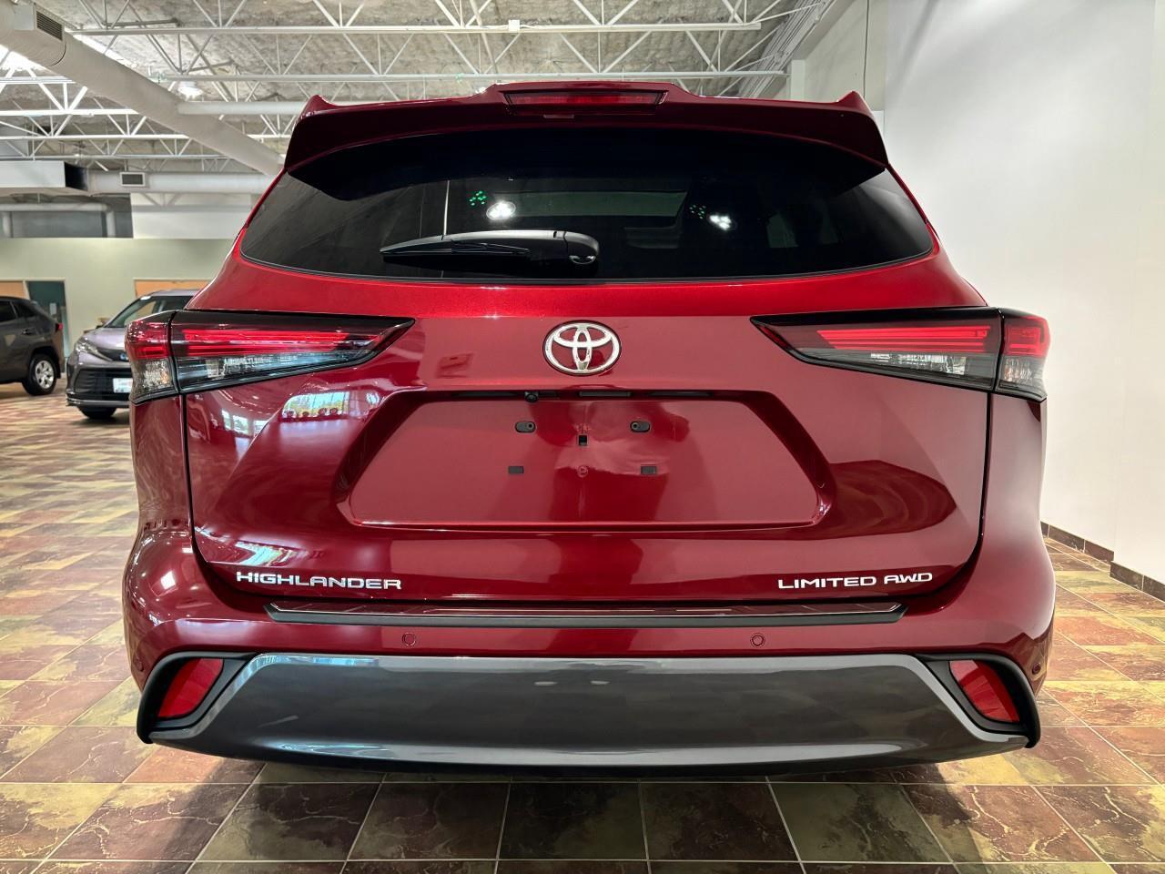 2024 Toyota Highlander LIMITED  Photo