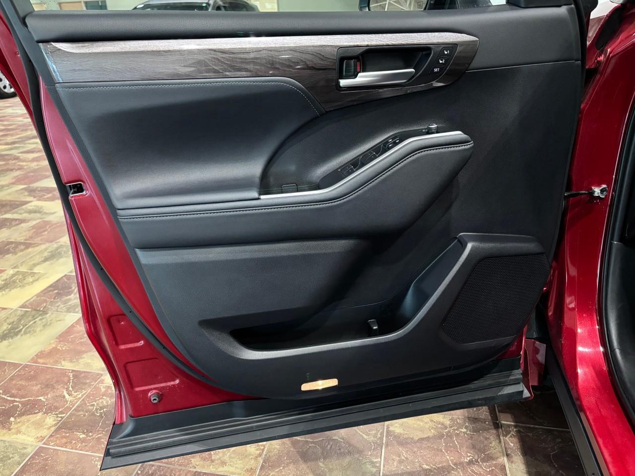 2024 Toyota Highlander LIMITED  Photo