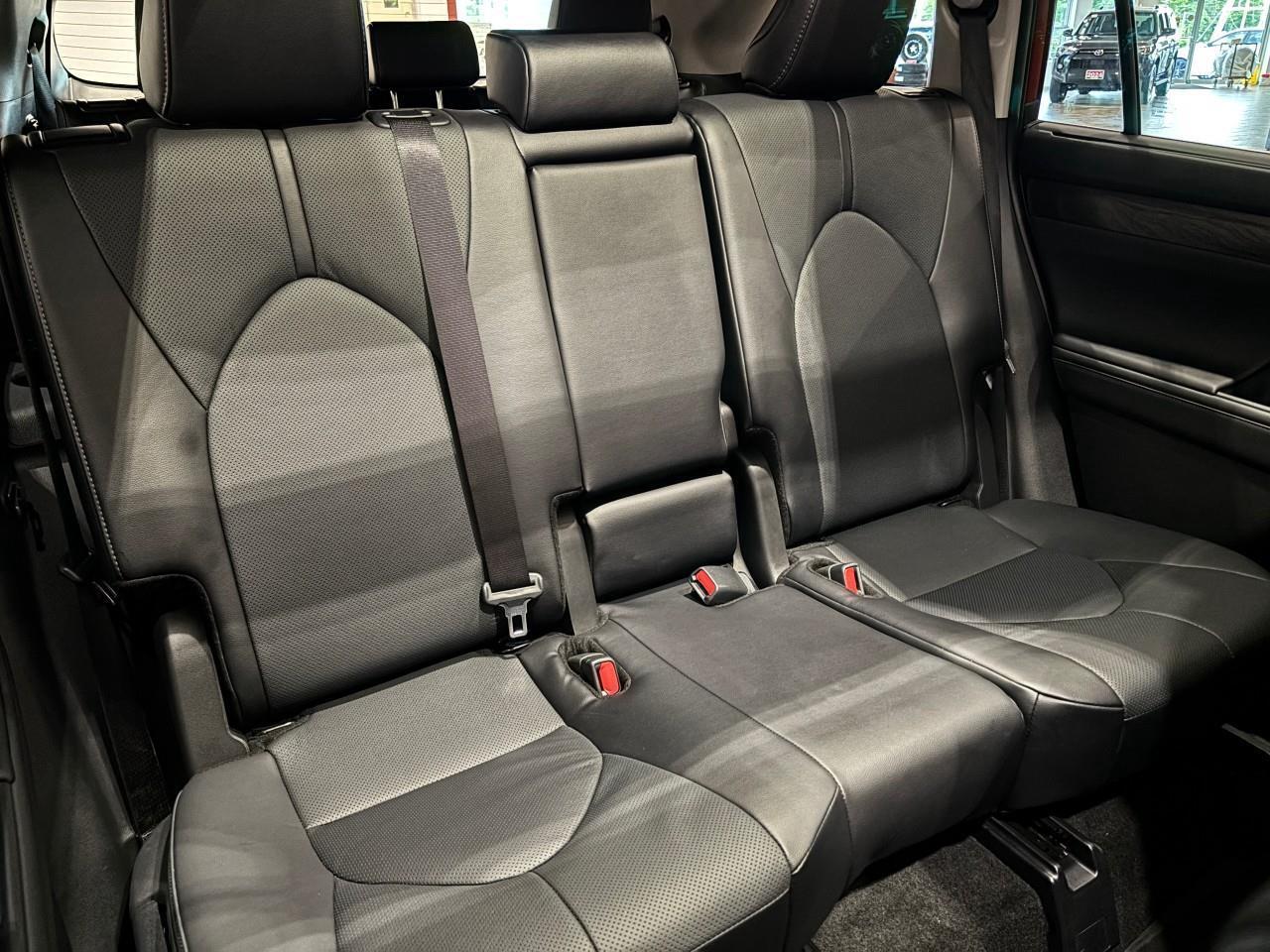 2024 Toyota Highlander LIMITED  Photo