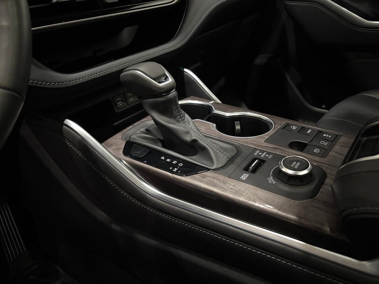 2024 Toyota Highlander LIMITED  Photo