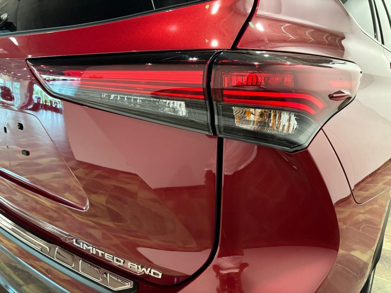 2024 Toyota Highlander LIMITED  Photo