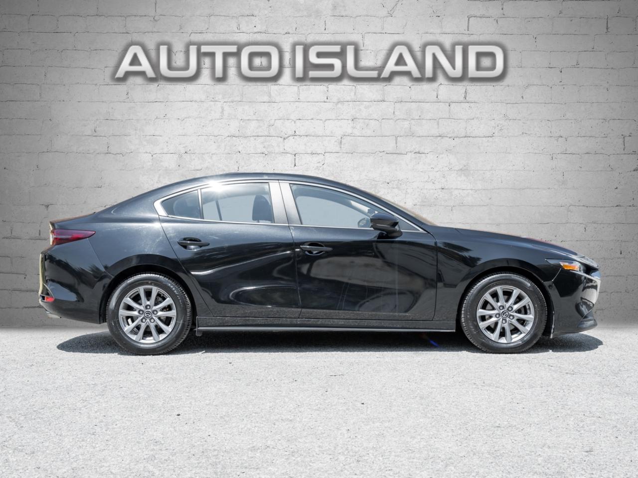 2020 Mazda MAZDA3 One Owner-Dealer Serviced-Heated Seats-Carplay Photo2