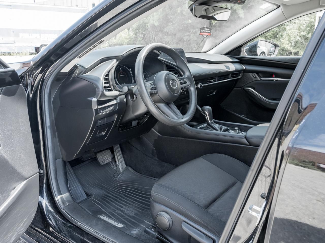 2020 Mazda MAZDA3 One Owner-Dealer Serviced-Heated Seats-Carplay Photo