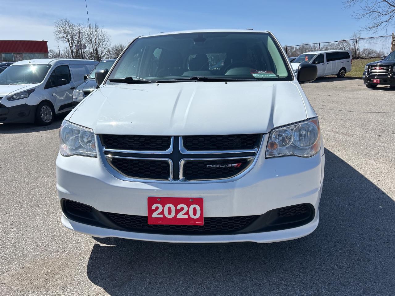 2020 Dodge Grand Caravan SE, CLEAN CARFAX, BACK UP CAMERA! Photo2