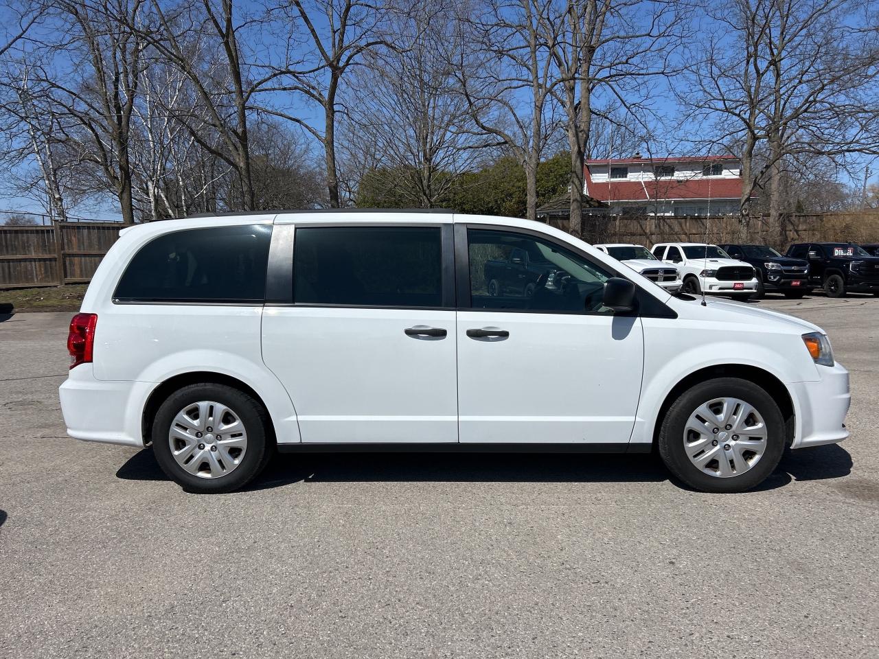 2020 Dodge Grand Caravan SE, CLEAN CARFAX, BACK UP CAMERA! Photo