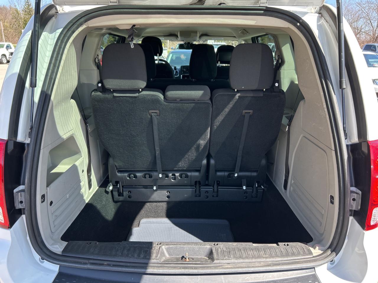 2020 Dodge Grand Caravan SE, CLEAN CARFAX, BACK UP CAMERA! Photo