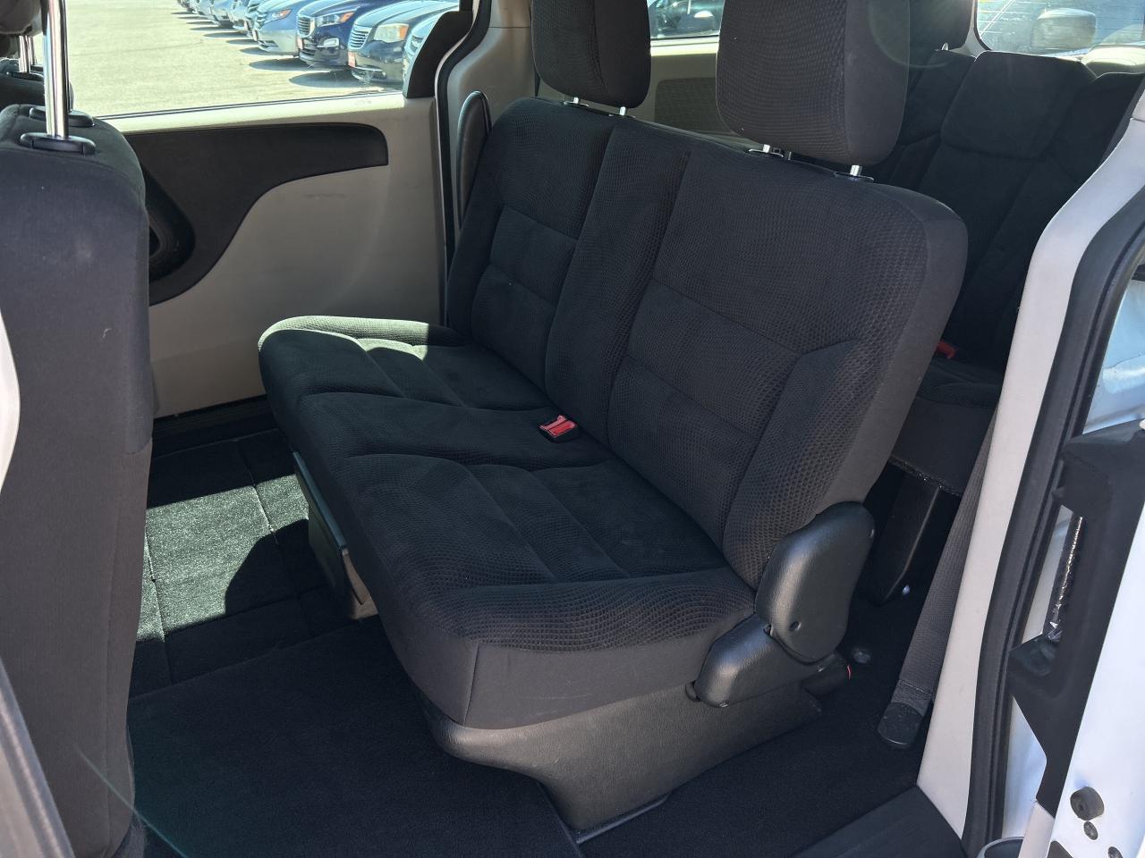 2020 Dodge Grand Caravan SE, CLEAN CARFAX, BACK UP CAMERA! Photo