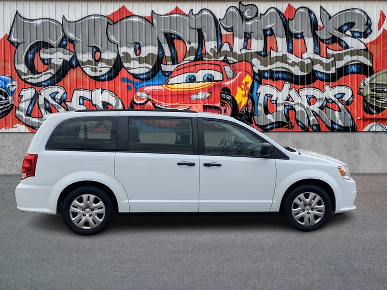 2020 Dodge Grand Caravan SE, CLEAN CARFAX, BACK UP CAMERA! Photo0