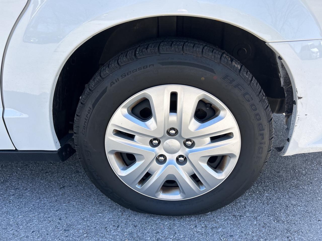 2020 Dodge Grand Caravan SE, CLEAN CARFAX, BACK UP CAMERA! Photo