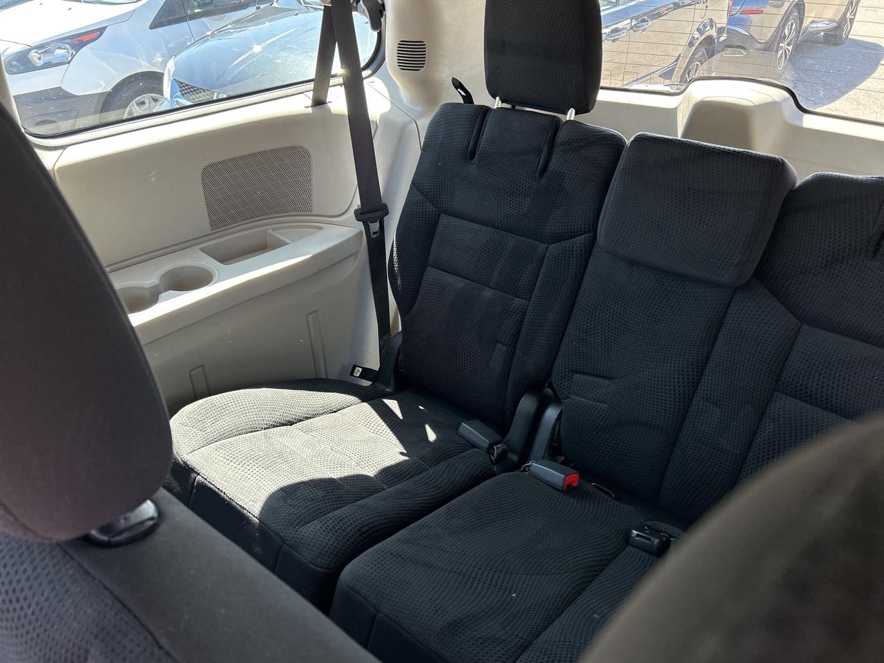 2020 Dodge Grand Caravan SE, CLEAN CARFAX, BACK UP CAMERA! Photo