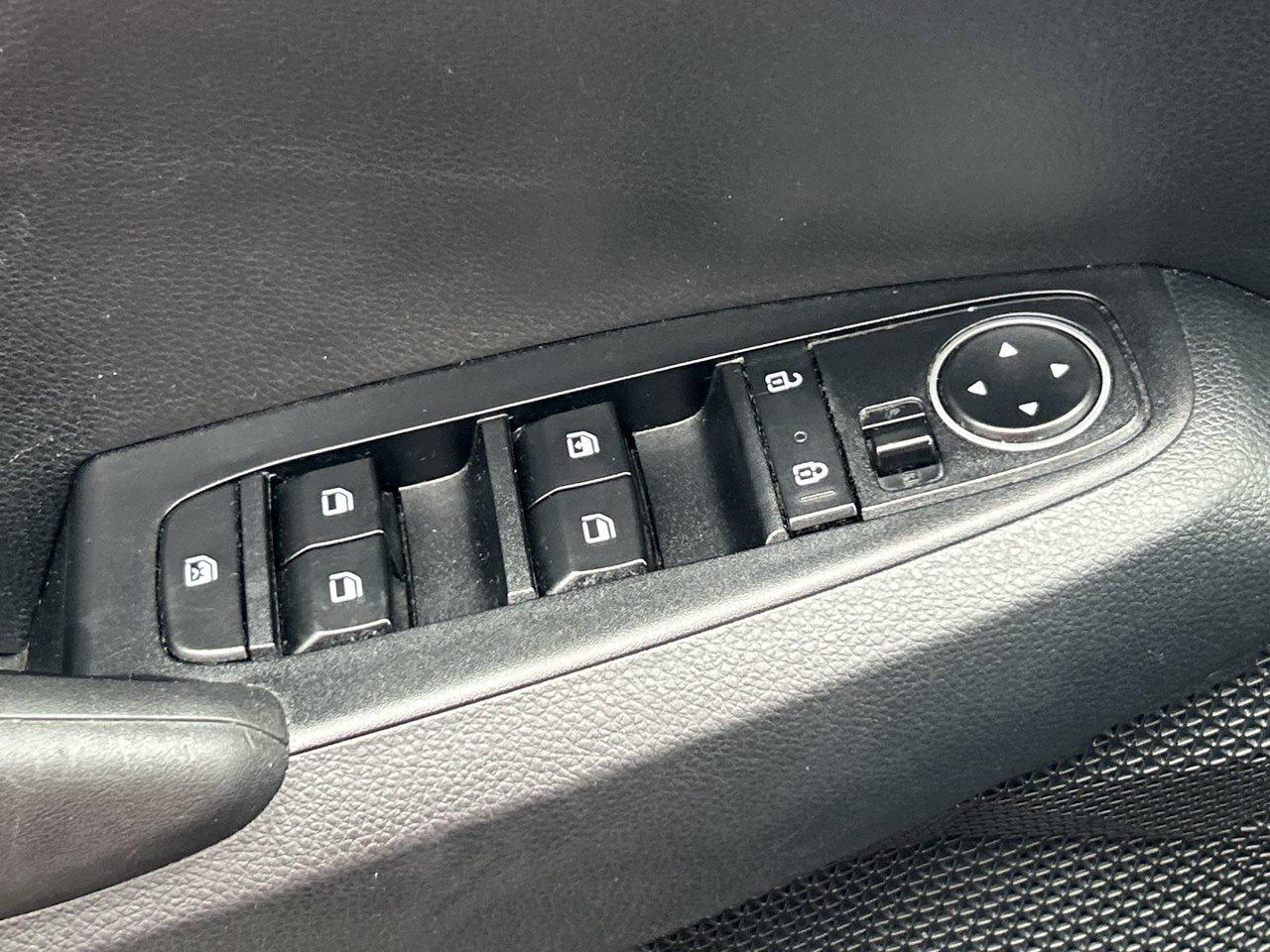 2023 Kia Seltos LX AWD 1-Owner Clean CarFax CarPlay Heated Seats Photo