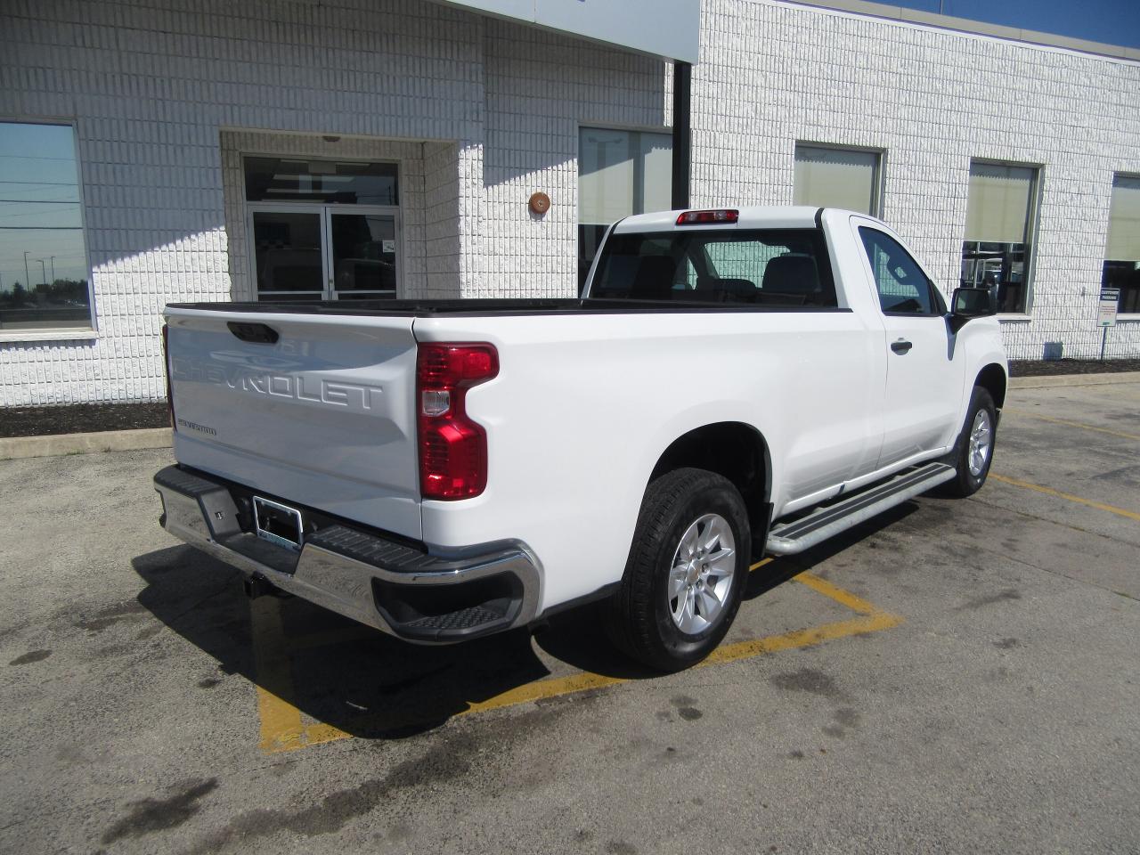 2024 Chevrolet 1500 SILVERADO REGULAR CAB 8FT PICK UP LONG BOX Photo2