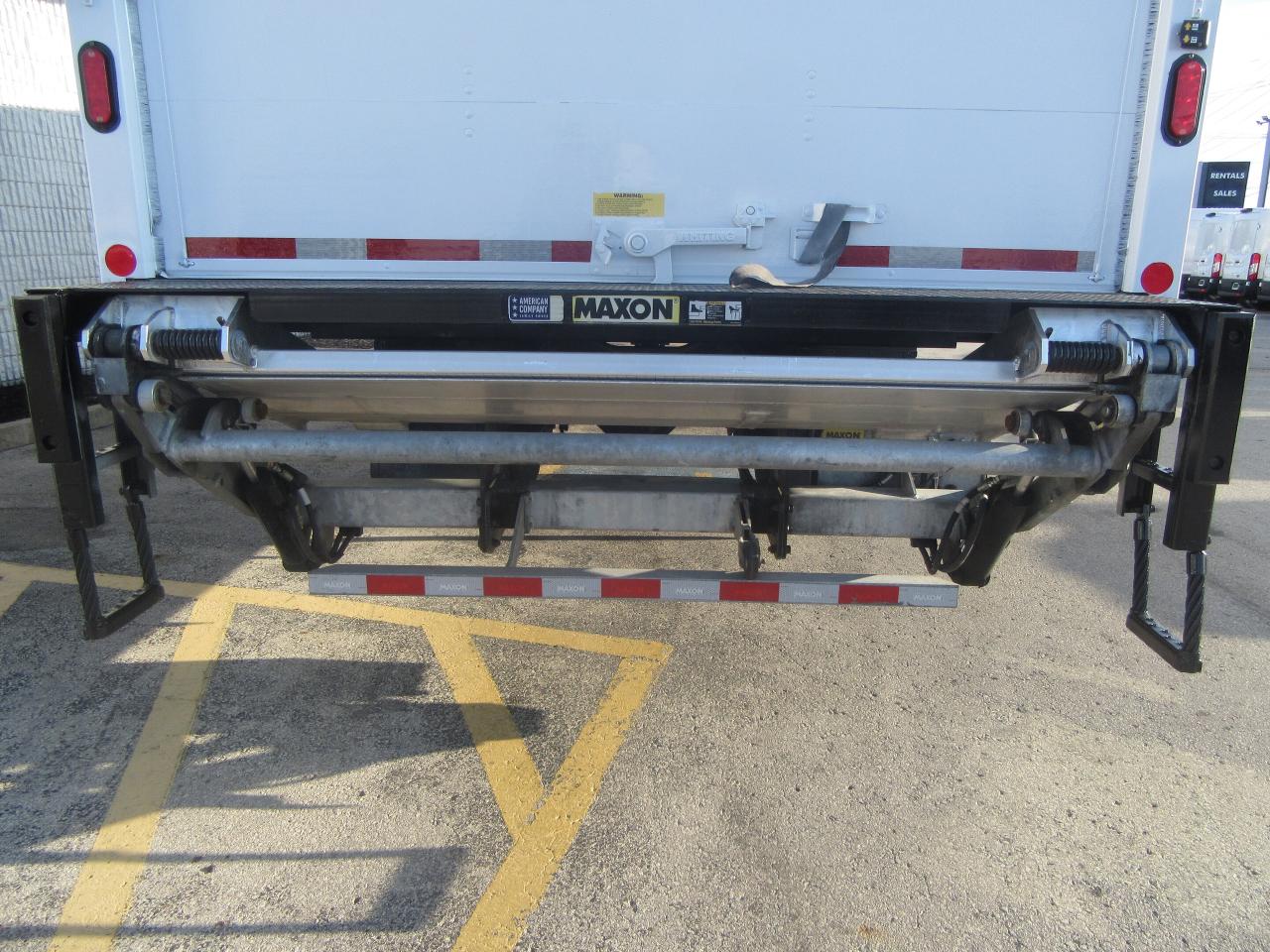 2022 Ford F-750 DIESEL 26FT ALUMINUM BOX LARGE POWER LIFTGATE Photo3