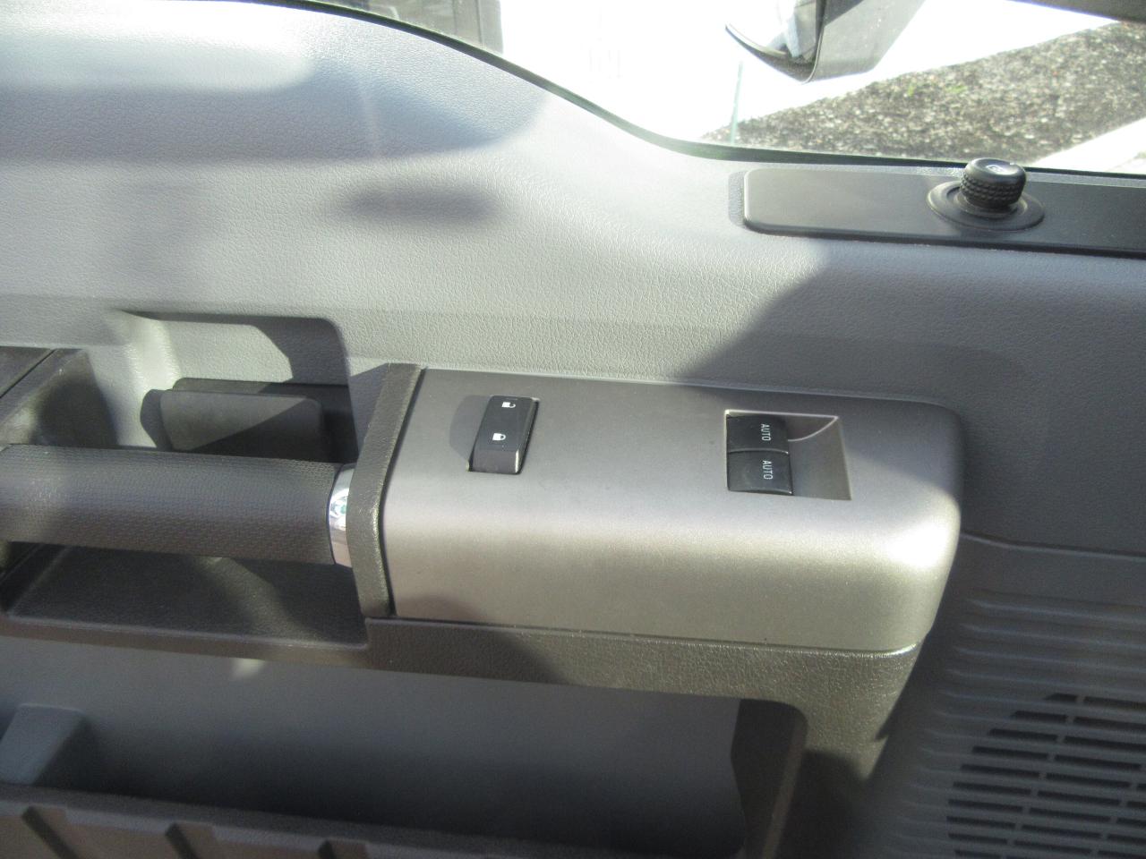 2022 Ford F-750 DIESEL 26FT ALUMINUM BOX LARGE POWER LIFTGATE Photo