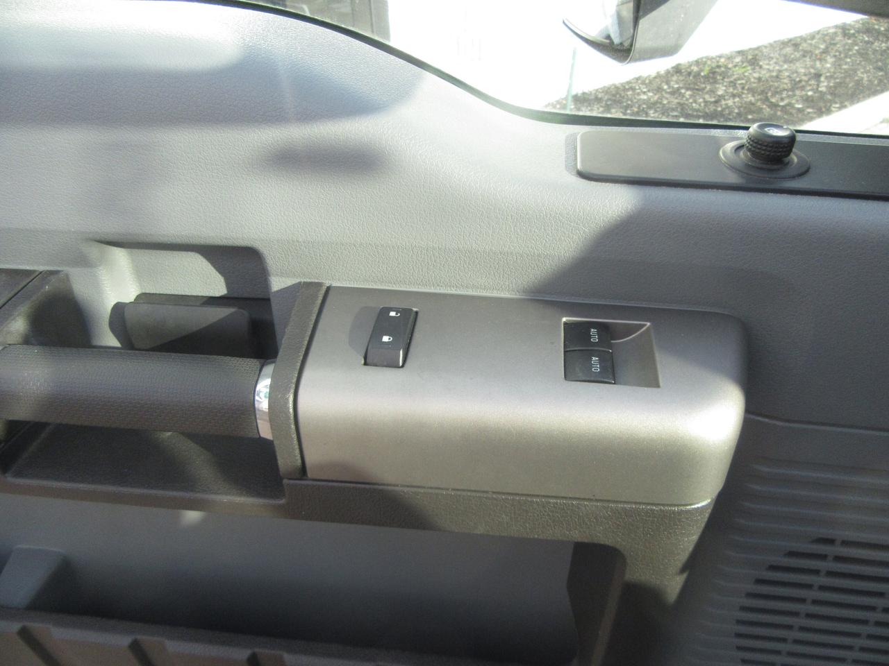 2022 Ford F-750 DIESEL 26FT ALUMINUM BOX LARGE POWER LIFTGATE Photo