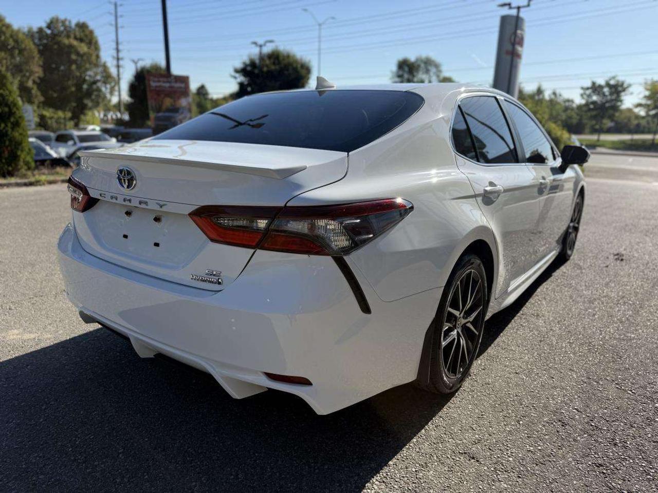 2024 Toyota Camry Hybrid SE Auto Photo