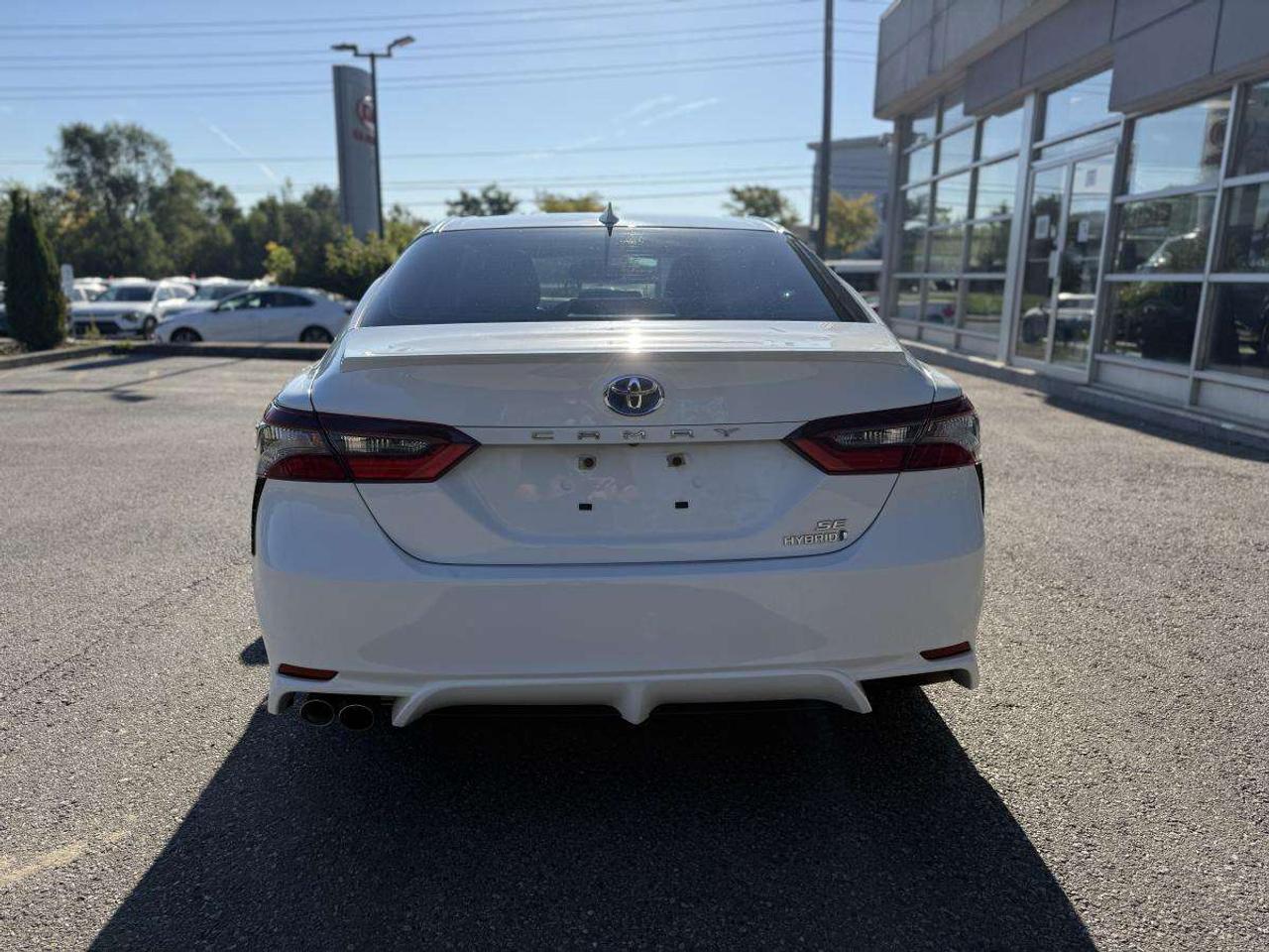 2024 Toyota Camry Hybrid SE Auto Photo
