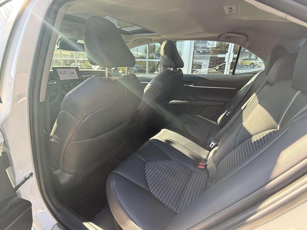 2024 Toyota Camry Hybrid SE Auto Photo