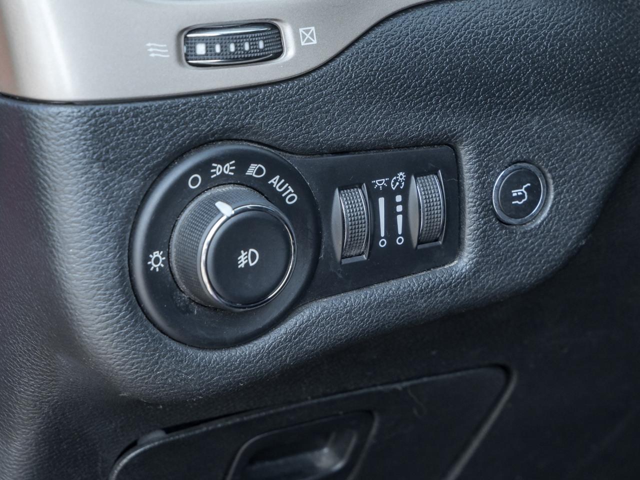 2016 Jeep Cherokee 4WD Limited Photo