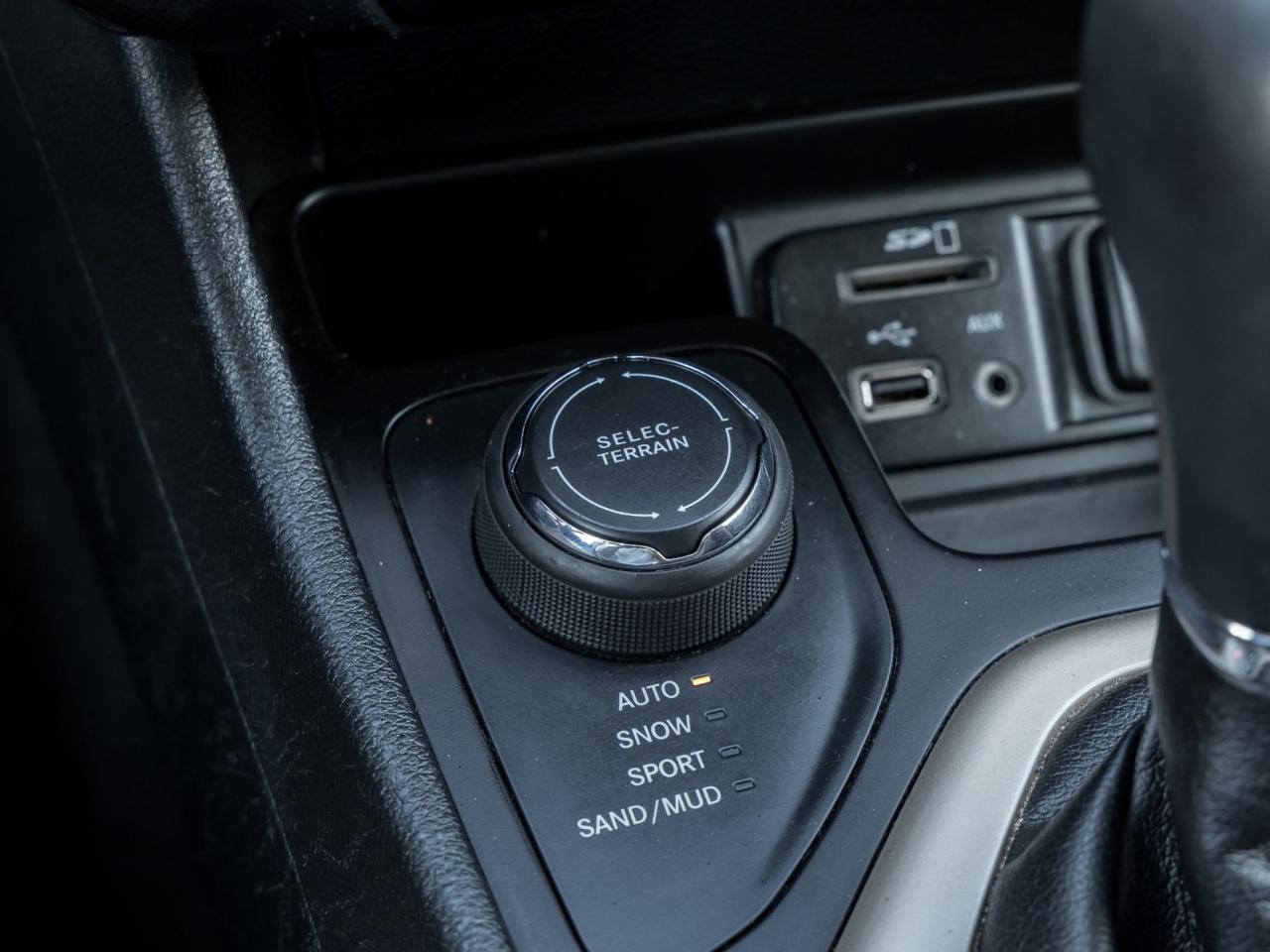 2016 Jeep Cherokee 4WD Limited Photo