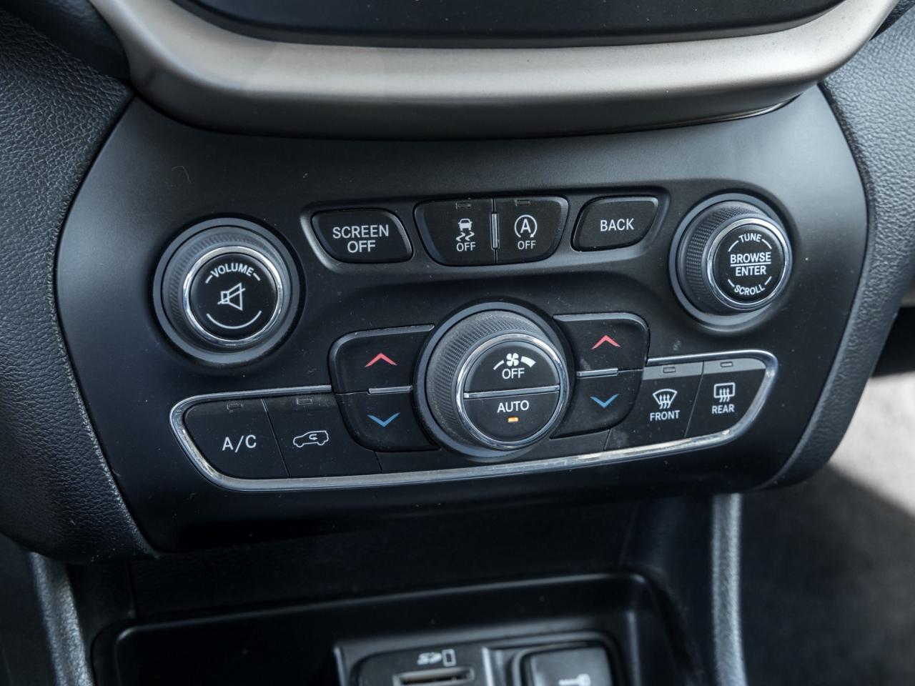 2016 Jeep Cherokee 4WD Limited Photo