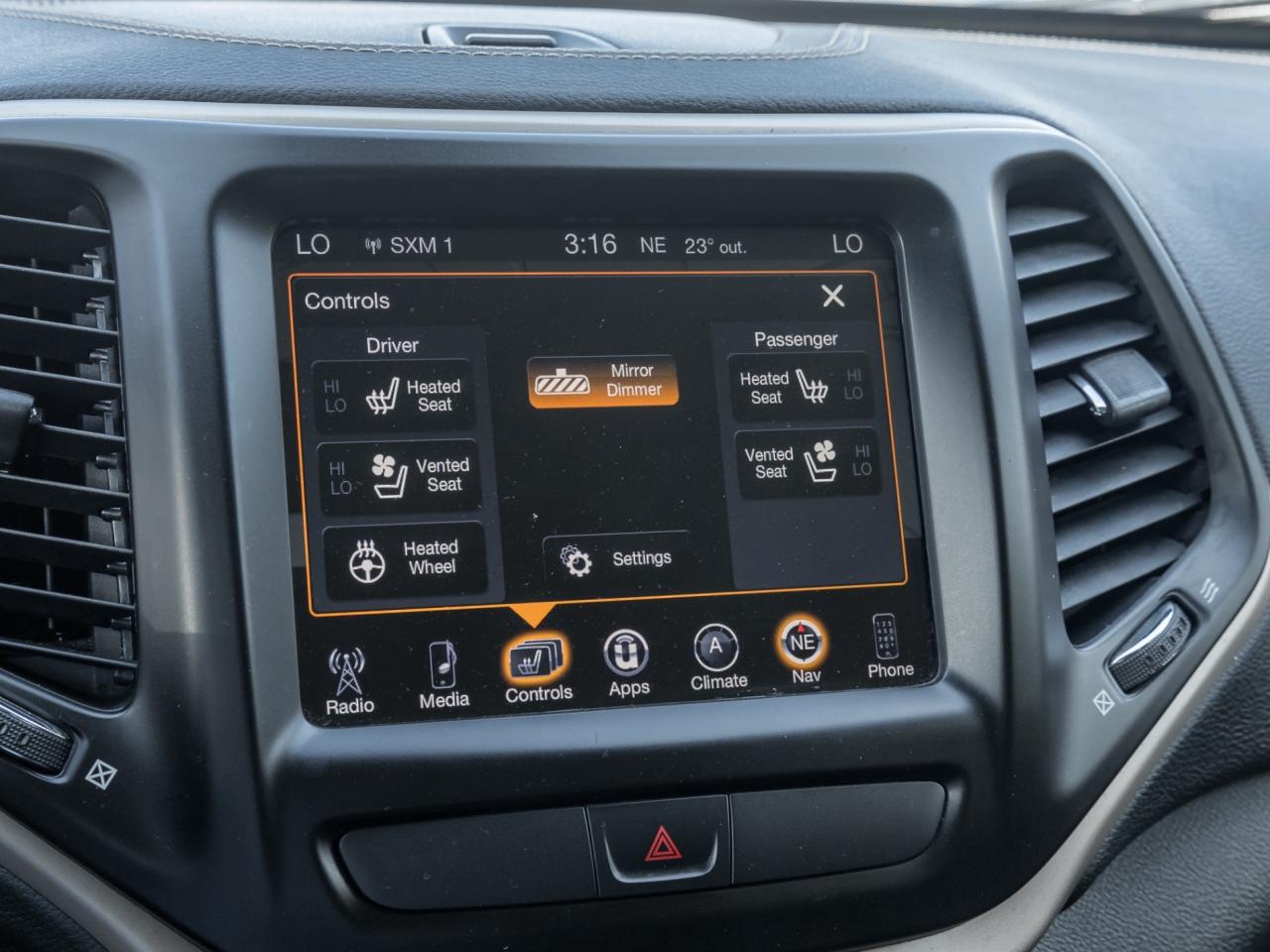 2016 Jeep Cherokee 4WD Limited Photo