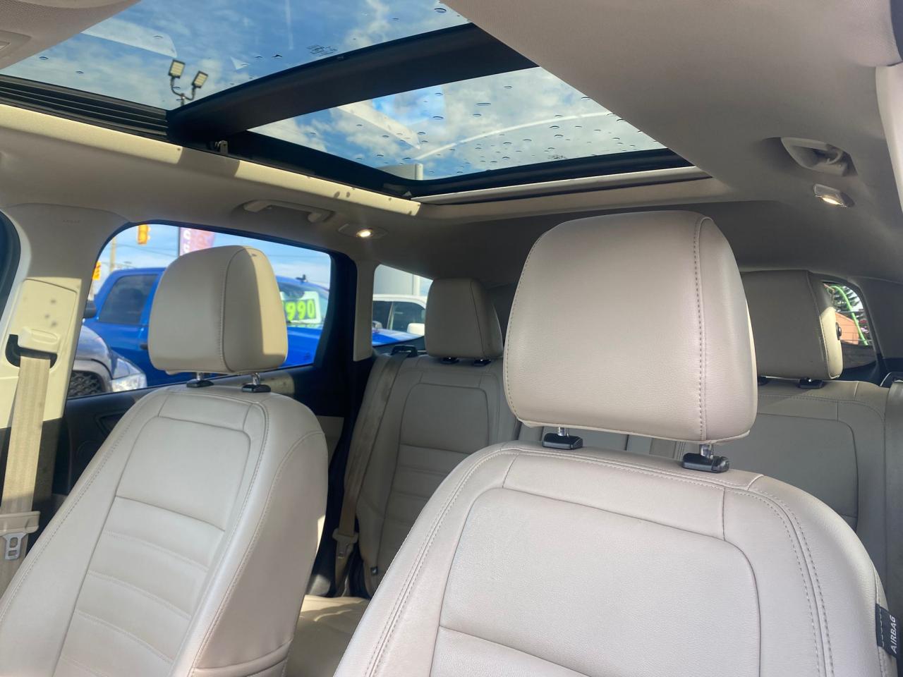 2017 Ford Escape Titanium 4x4 ~Nav ~Cam ~Heated Leather ~Moonroof Photo3