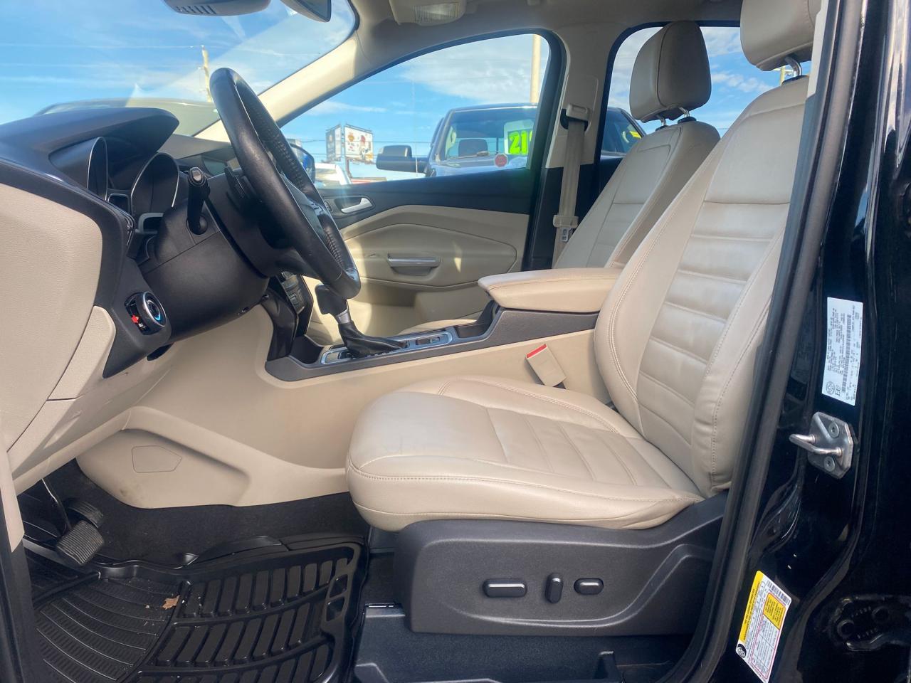 2017 Ford Escape Titanium 4x4 ~Nav ~Cam ~Heated Leather ~Moonroof Photo4