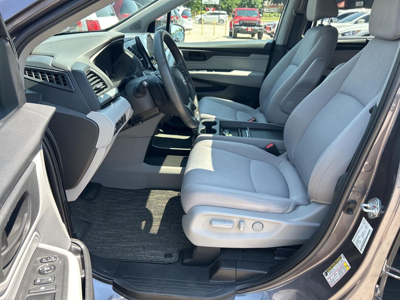 2022 Honda Odyssey EX, REMOTE START, POWER SLIDING DOORS, SUNROOF! Photo