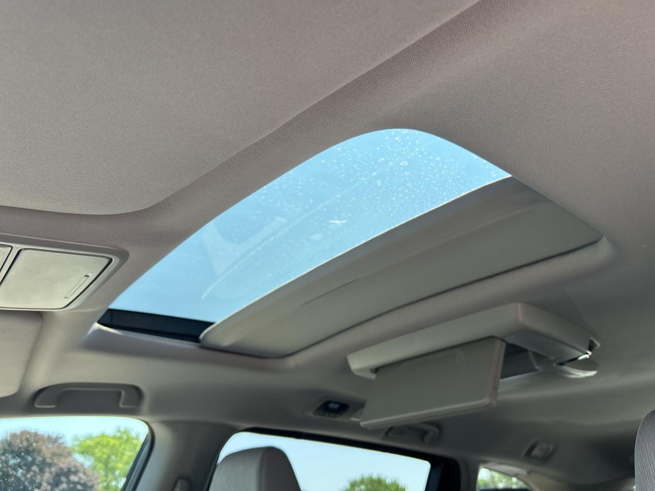 2022 Honda Odyssey EX, REMOTE START, POWER SLIDING DOORS, SUNROOF! Photo