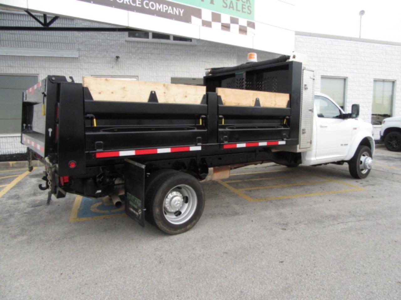 2022 RAM 5500 HD Chassis GAS AUTO 2WD WITH 13FT DUMP BOX & CROSS TOOL BOX Photo2