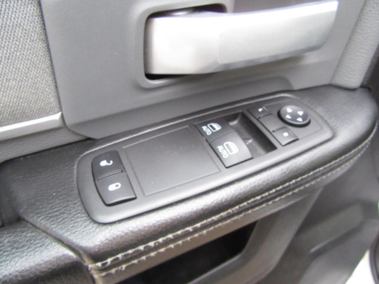 2022 RAM 5500 HD Chassis GAS AUTO 2WD WITH 13FT DUMP BOX & CROSS TOOL BOX Photo