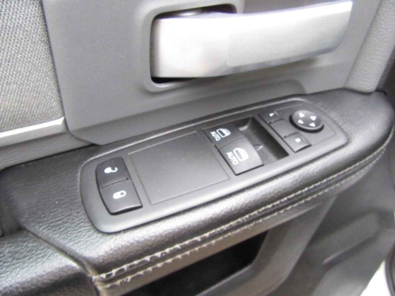 2022 RAM 5500 HD Chassis GAS AUTO 2WD WITH 13FT DUMP BOX & CROSS TOOL BOX Photo