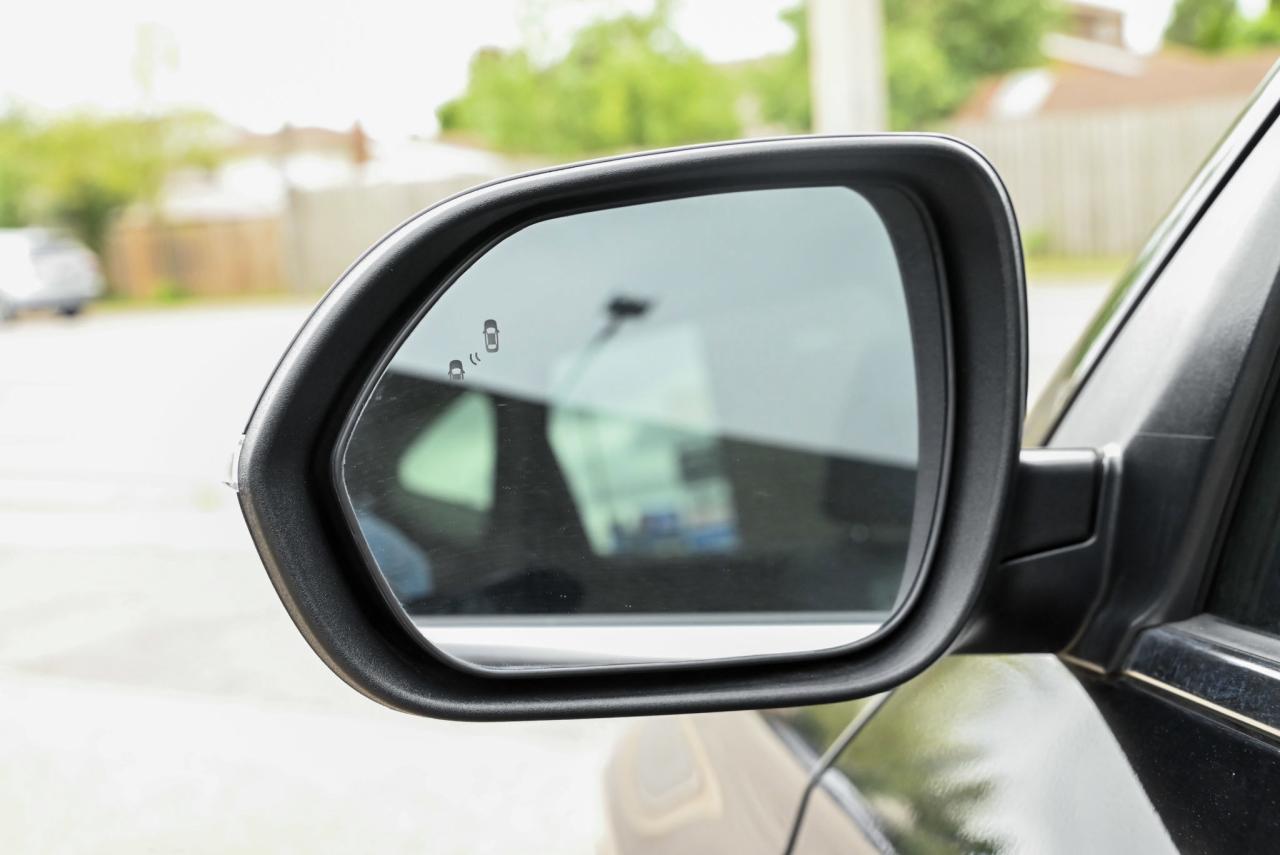 2023 Kia Seltos SX Turbo/ LEATHER/ HEATED/COOLED SEATS/ POWER SEAT Photo