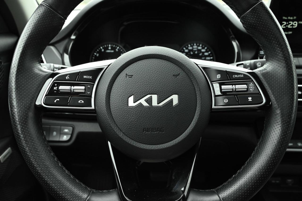 2023 Kia Seltos SX Turbo/ LEATHER/ HEATED/COOLED SEATS/ POWER SEAT Photo