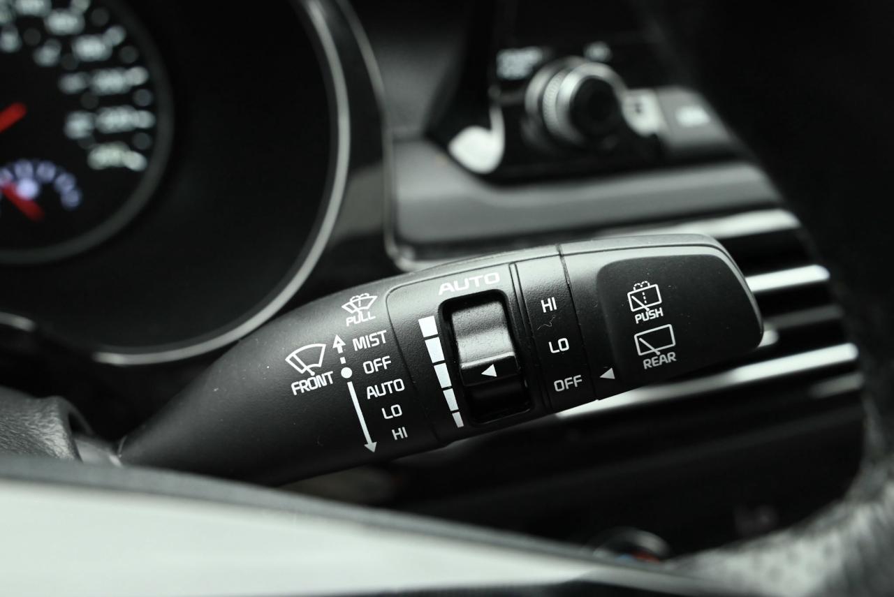 2023 Kia Seltos SX Turbo/ LEATHER/ HEATED/COOLED SEATS/ POWER SEAT Photo