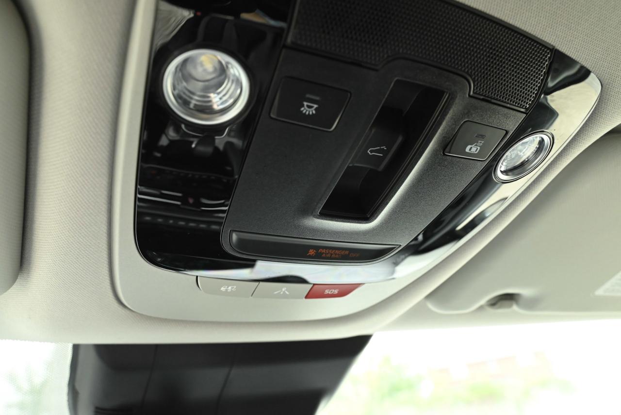 2023 Kia Seltos SX Turbo/ LEATHER/ HEATED/COOLED SEATS/ POWER SEAT Photo